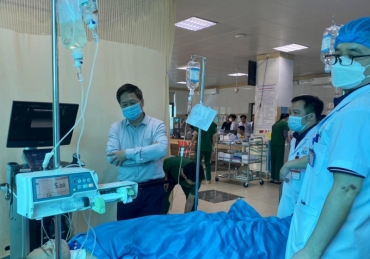 chay dua cap cuu nan nhan vu xe khach dau dau xe tai
